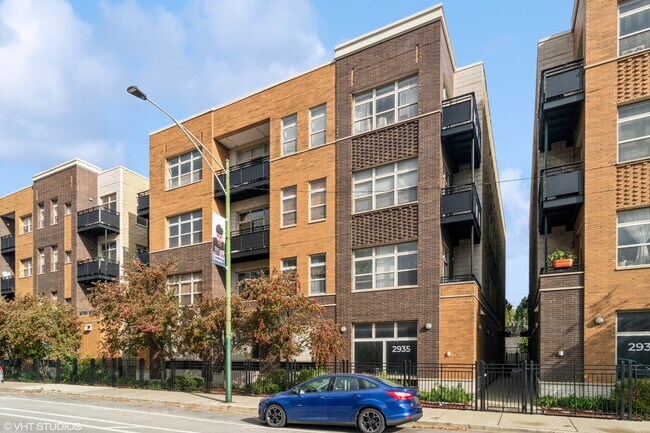 Building Photo - 2935 N Clybourn Ave