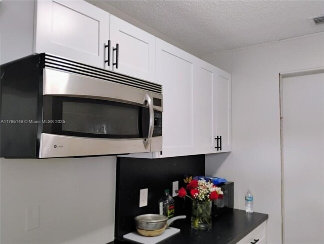 Foto del edificio - 3 bedroom in North miami FL 33169