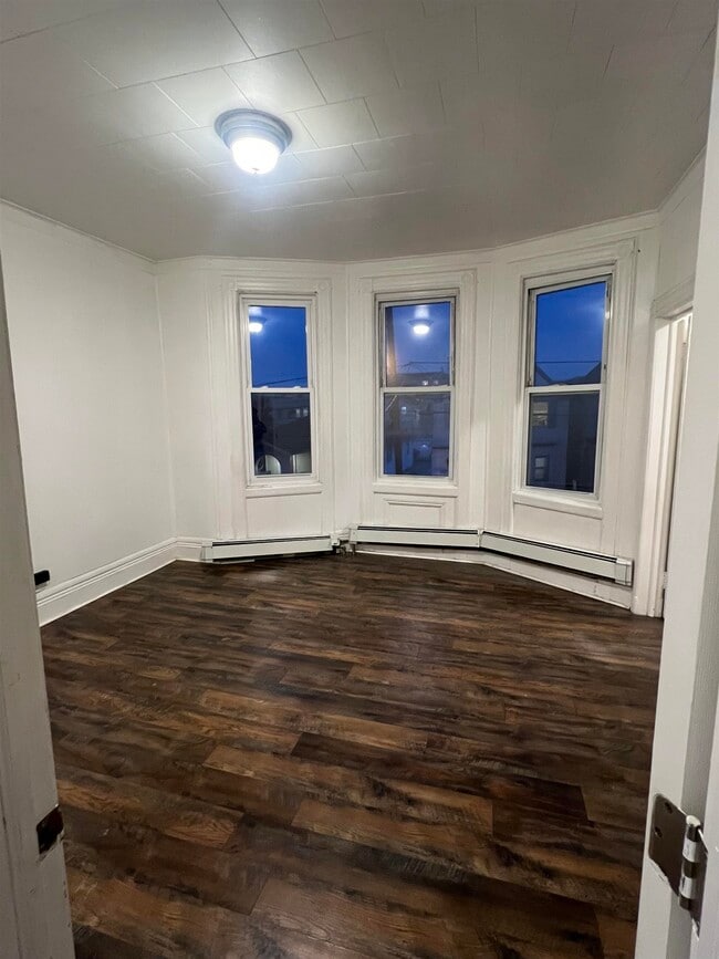 Building Photo - 1511 46th St