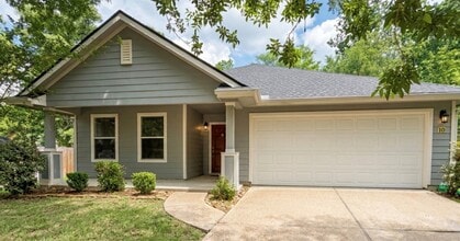 Building Photo - 10 Druids Glen Pl