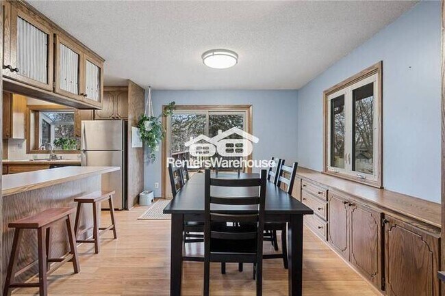 Foto del edificio - A Charming Maple Grove Retreat Near Eagle Lake