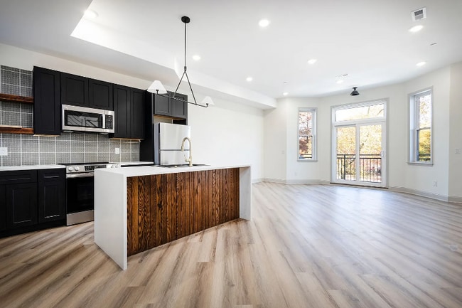 Building Photo - 2227 N 33rd St