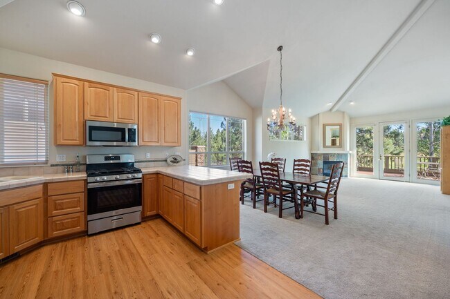 Foto del edificio - Gated Community in Broken Top