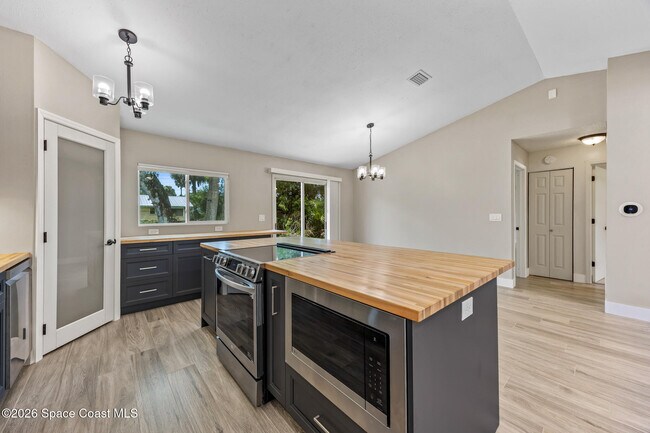 Foto del edificio - 436 Trier Rd NW
