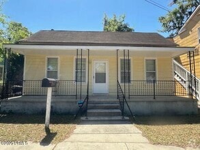 Building Photo - 1006 Duke St