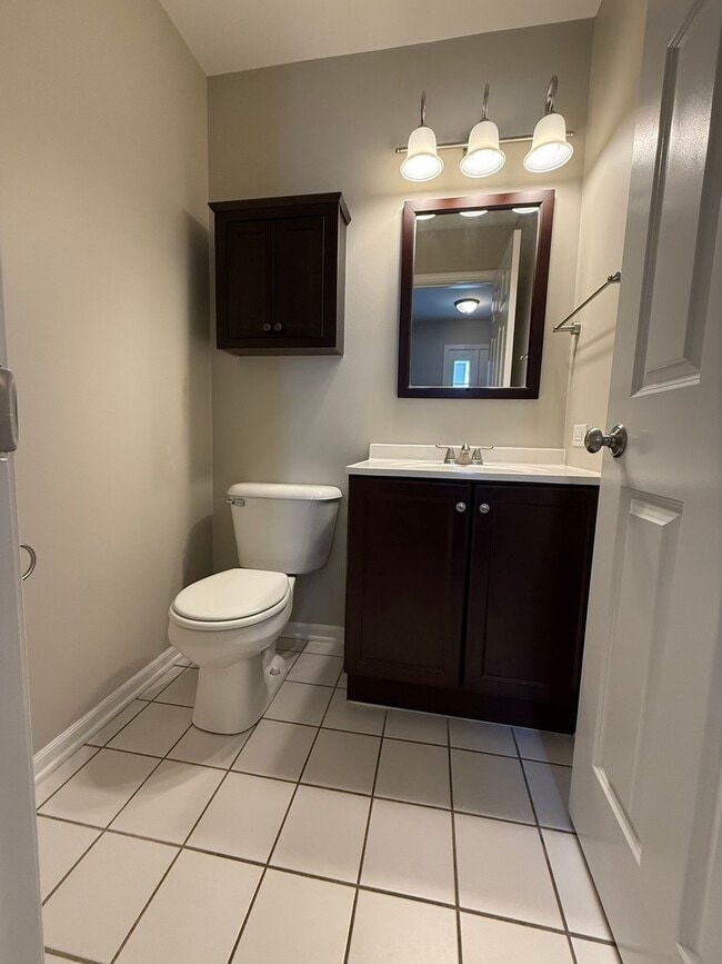 Building Photo - 370 Sandhurst Ln