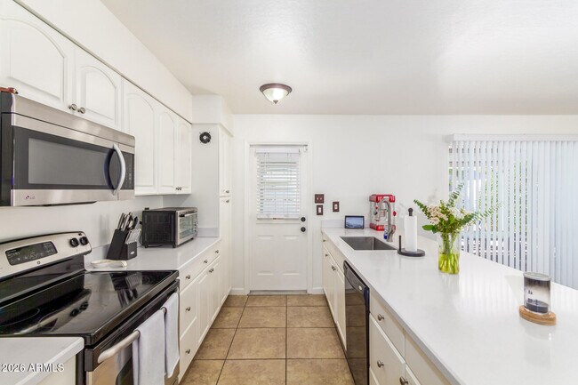 Building Photo - 3312 S Ventura Dr