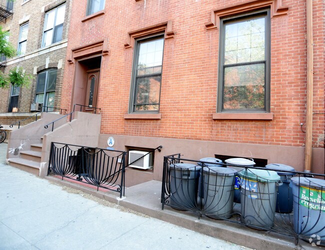Building Photo - 335 Union St