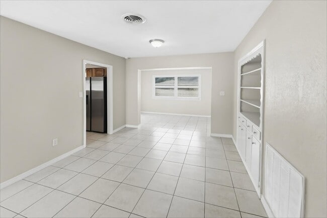 Building Photo - 1062 Indian Rocks Rd