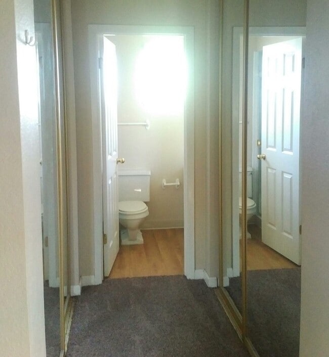 Foto del edificio - 5900 Moss Creek Cir