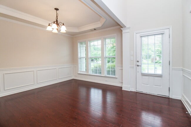 Building Photo - 802 Poplar Terrace