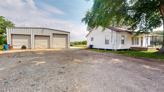 Building Photo - 3319 Barbers Hill Rd