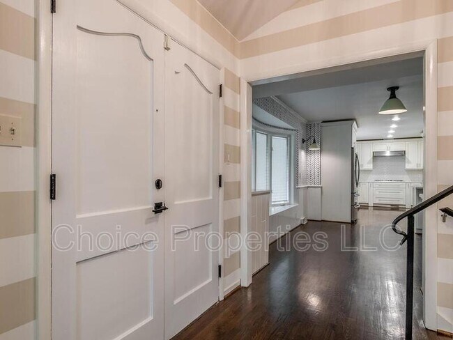 Building Photo - 5711 Wintercrest Ln