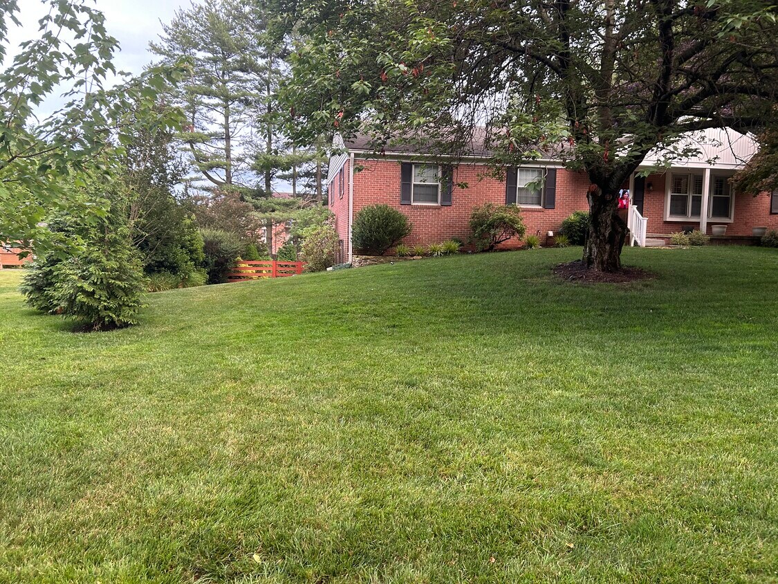 Primary Photo - 3225 Ramblewood Rd