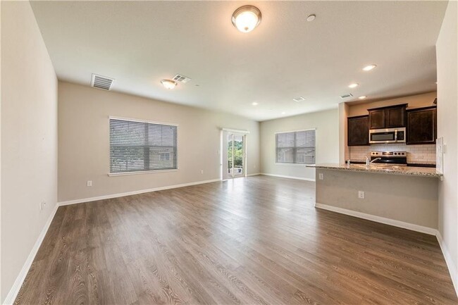 Building Photo - 516 E Slaughter Ln