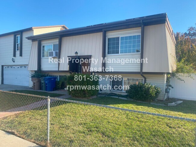 Foto del edificio - 2 Units in 1 14 month lease available