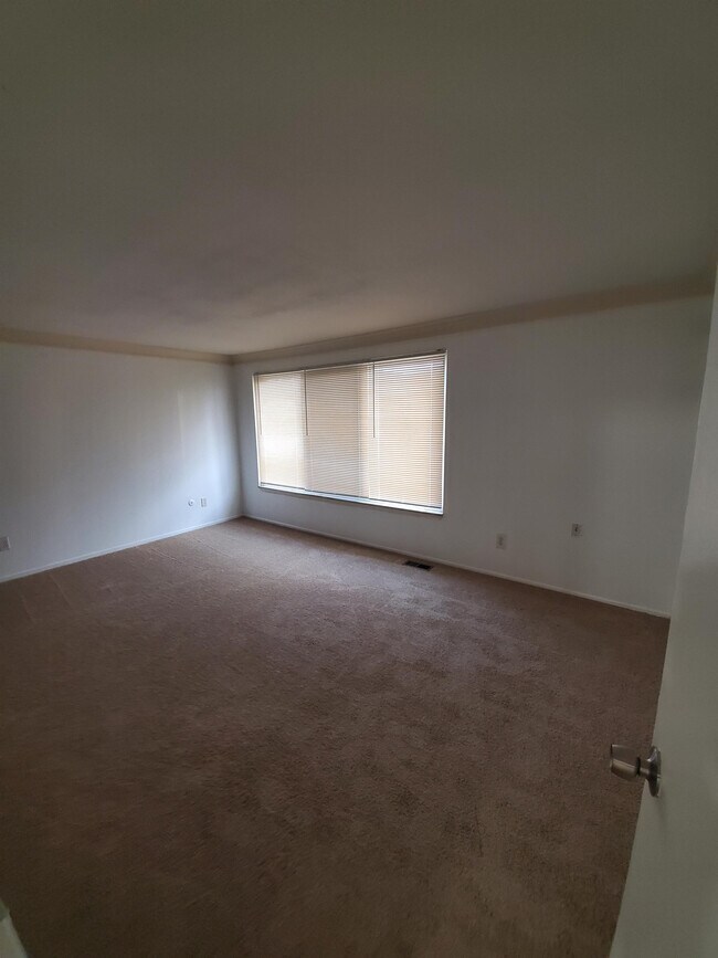 Building Photo - 8305 Karam Blvd