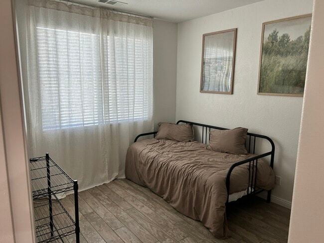 Building Photo - 10960 Knoxville Way