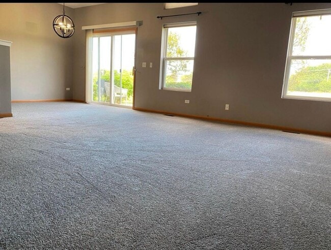 Foto del edificio - 16446 Newcastle Way