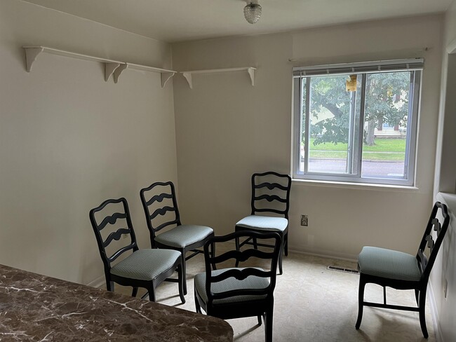 Foto del edificio - 624 Stoddard Ave