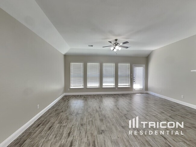 Foto del edificio - 210 Morning Glory Pl