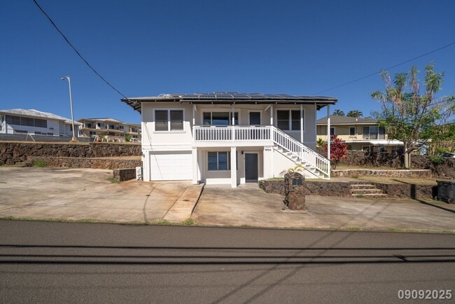 Building Photo - 3 Bedroom 1.5 Bath (Downstairs) - Newly Re...