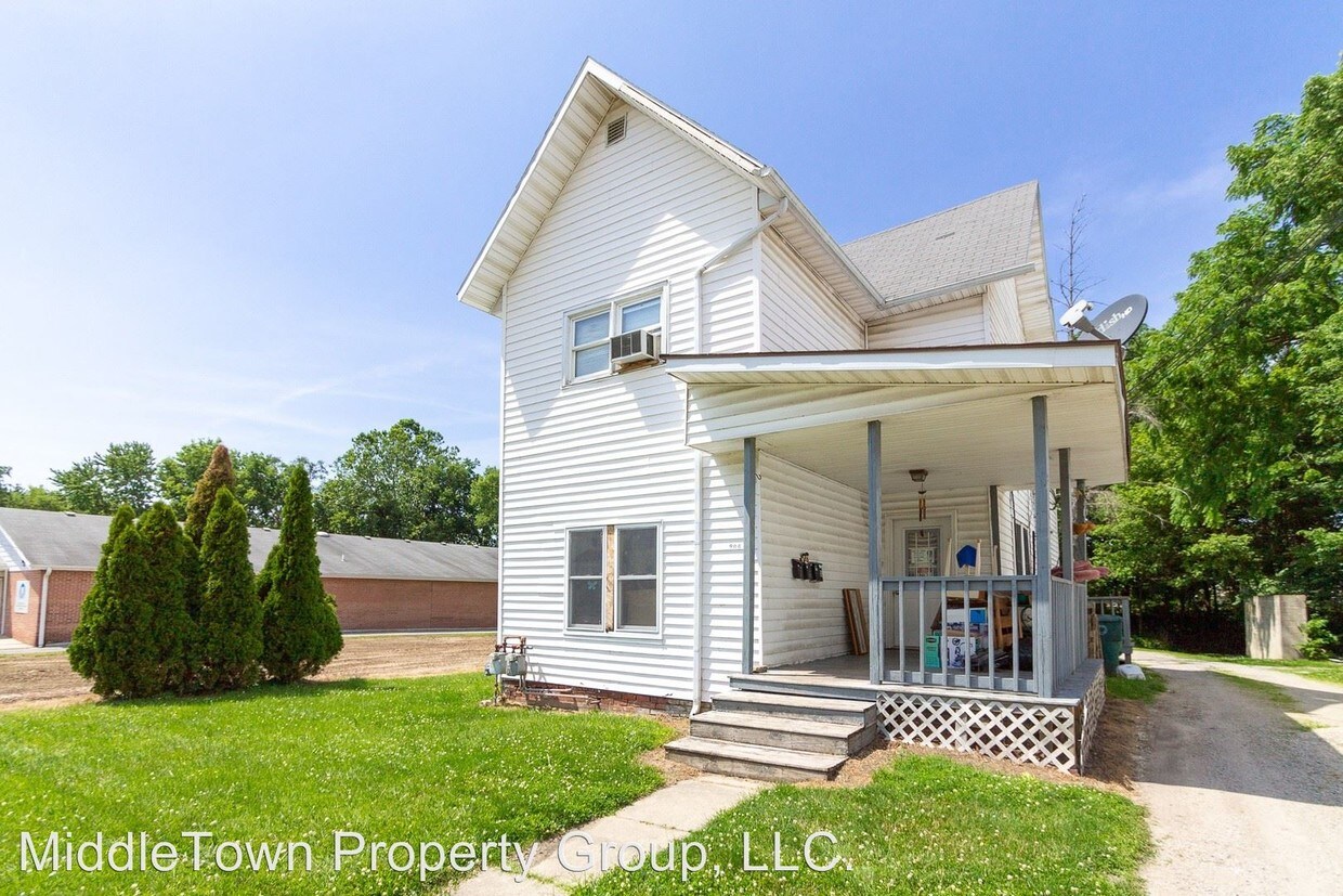 Primary Photo - 906 W Main St