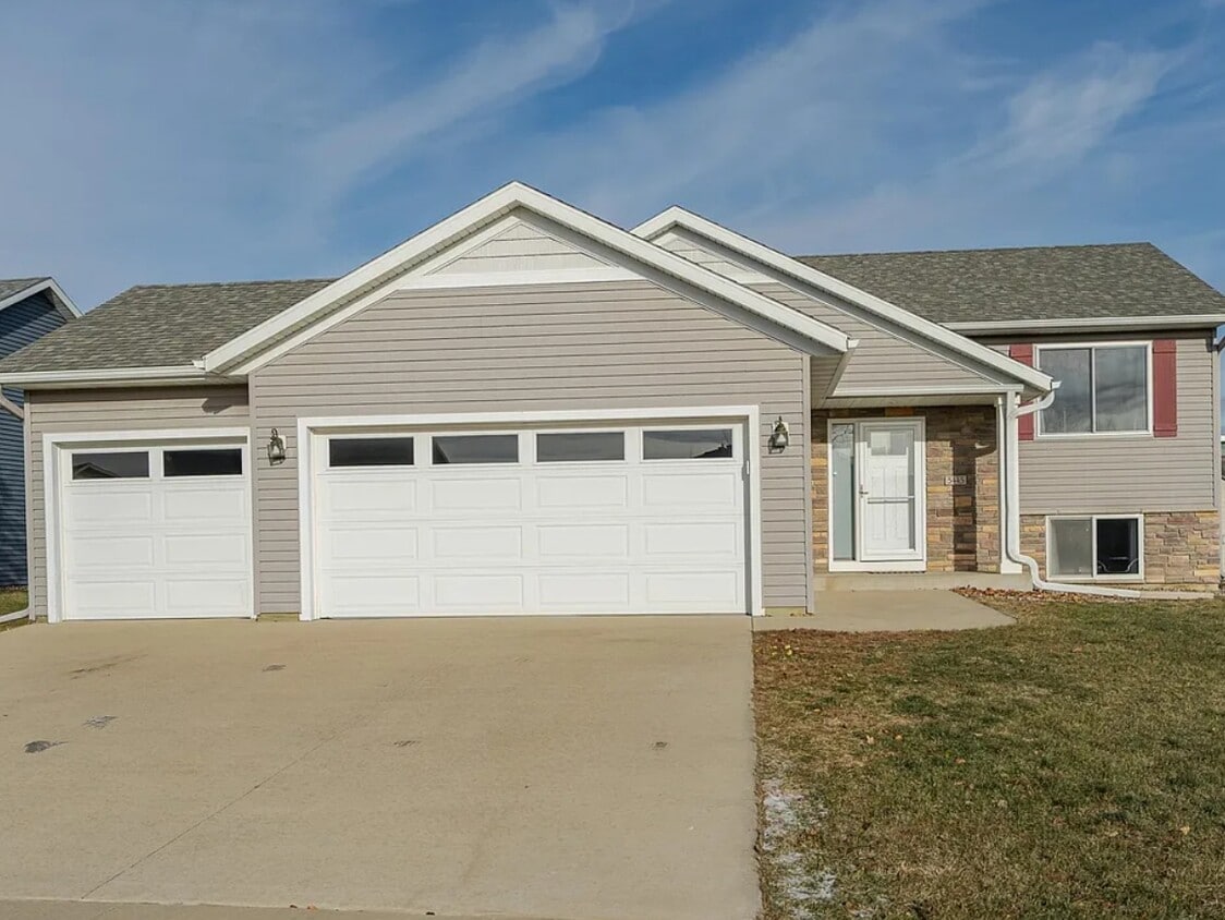 Front View - 5445 Florence Dr NW