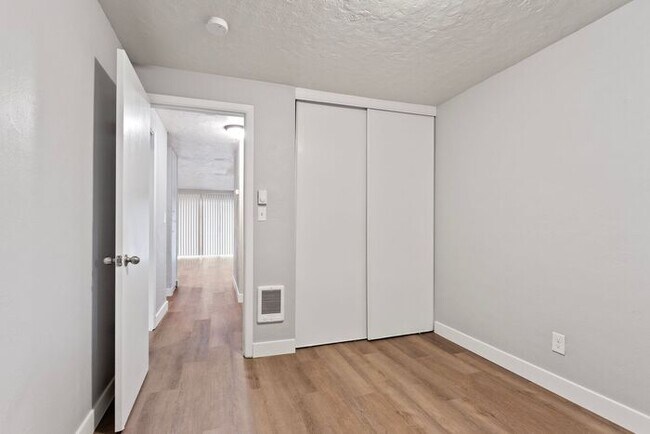 Foto del edificio - MOVE IN SPECIAL 1ST MONTH RENT FREE!! 2 be...