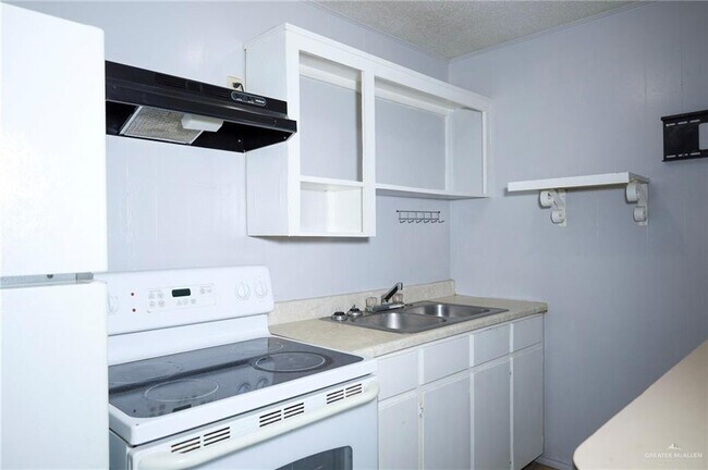 Foto del edificio - 1201 Wisteria Ave W