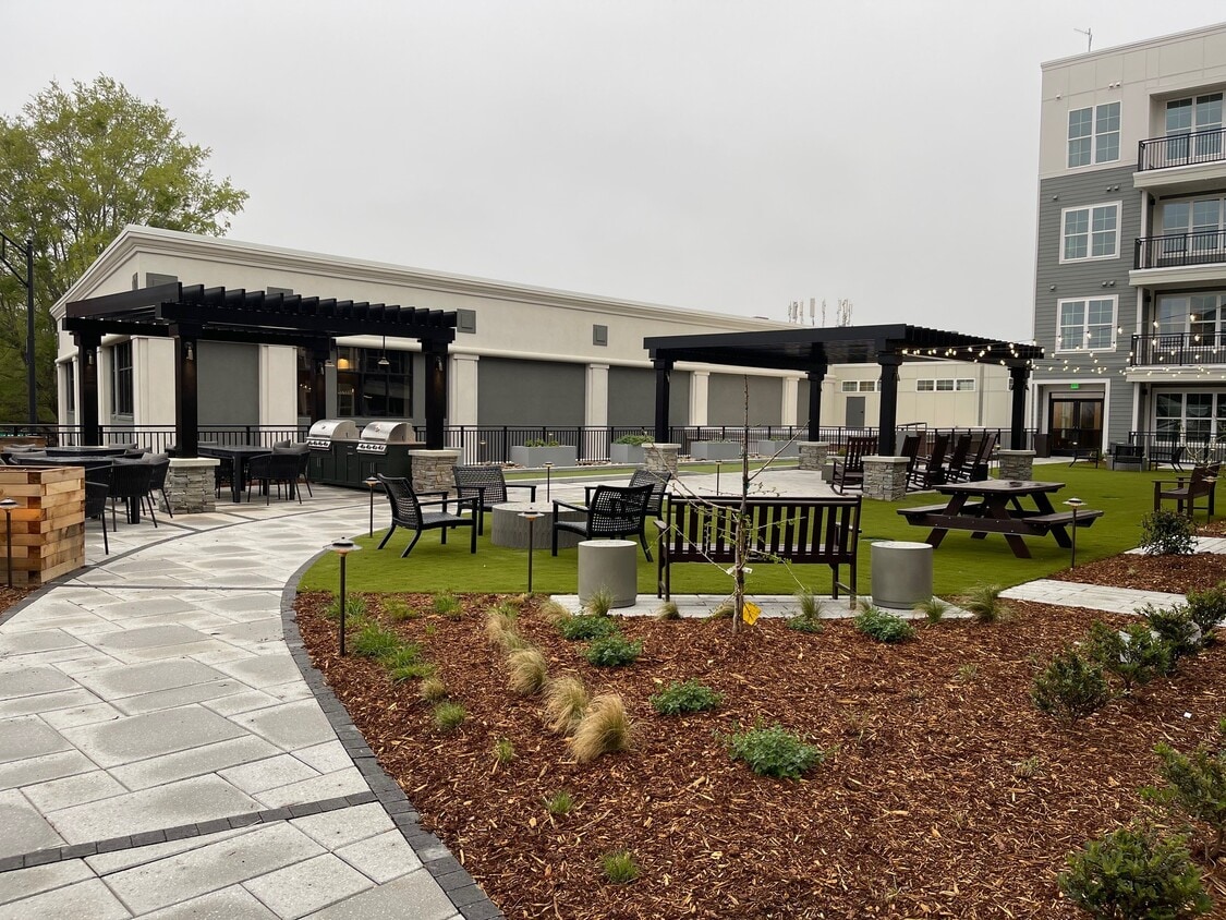 Raised Courtyard - BellaAge Hickory
