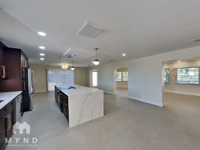 Foto del edificio - 10100 Paradise Blvd