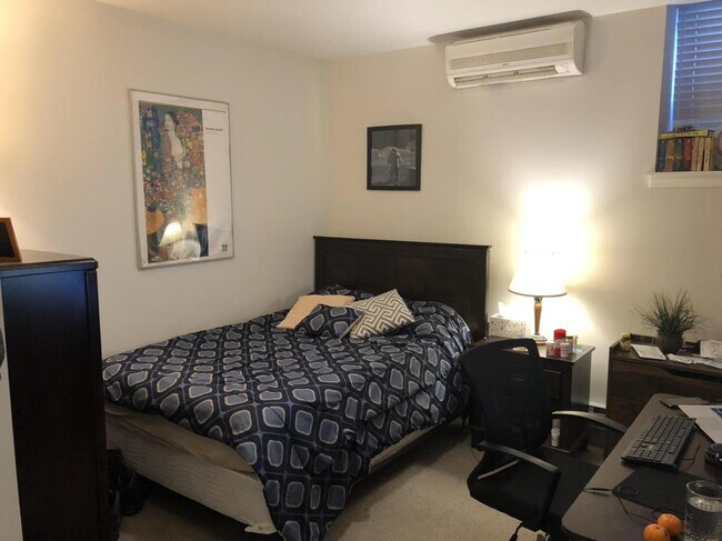 Building Photo - 52 Kent St