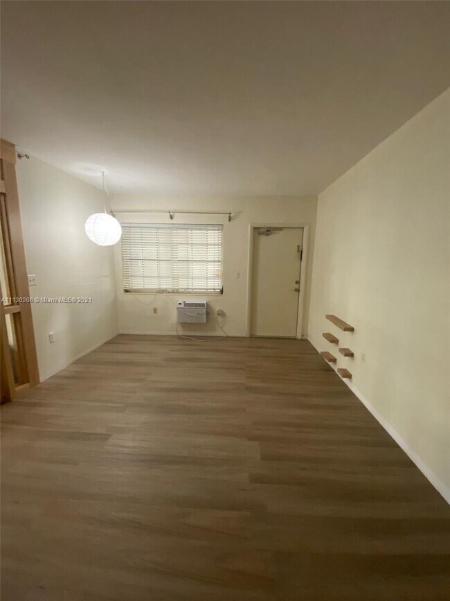 Foto del edificio - 6511 Santona St