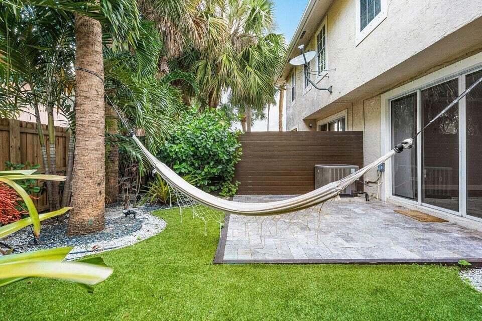 Foto principal - 350 SW 8th St