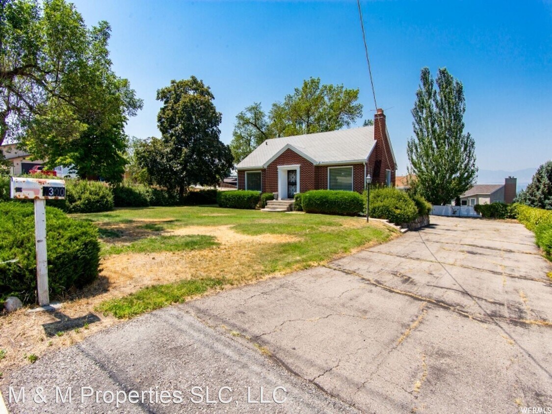 2 br, 1 bath House 7390 S 2300 E House Rental in Cottonwood Heights