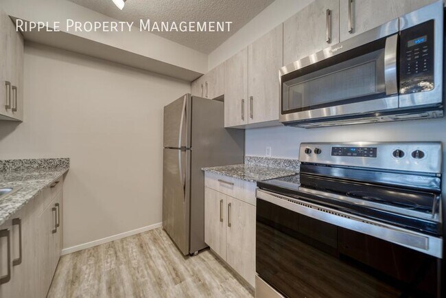 Photo du bâtiment - AMAZING 2 BEDS/ 2 BATHS CONDO