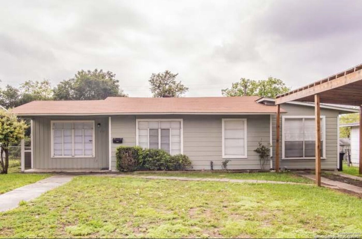 Primary Photo - Perfect 3 BD 2 BA home near Alamo Heights ...