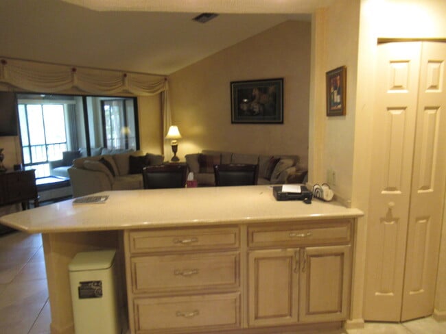 Foto del edificio - 4 Lexington Ln E