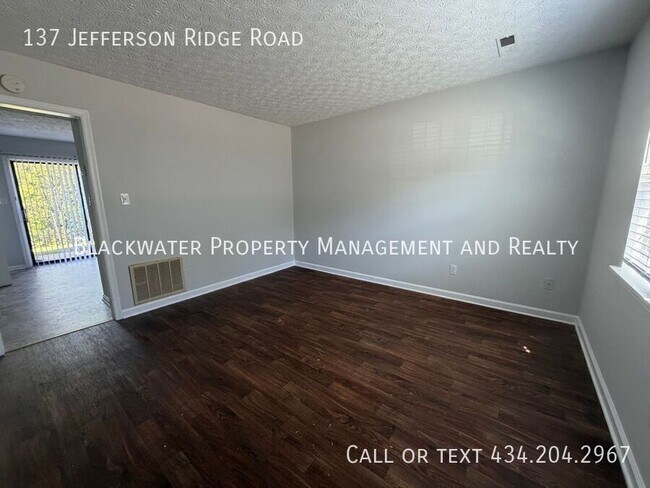 Foto del edificio - 137 Jefferson Ridge Rd