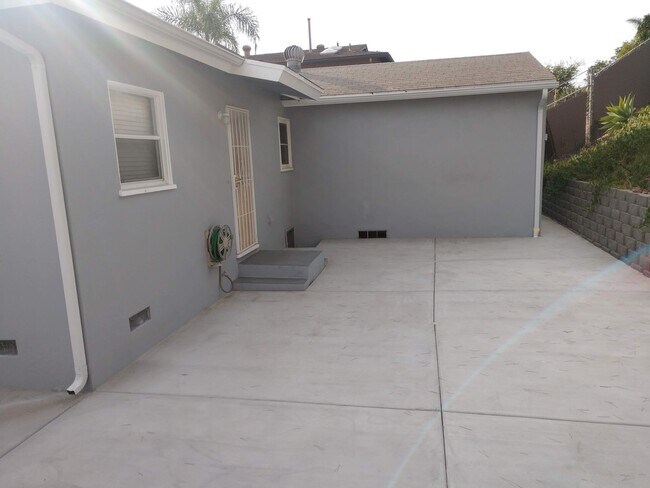 Building Photo - North La Mesa 3 Bedroom 1 Bath for Rent