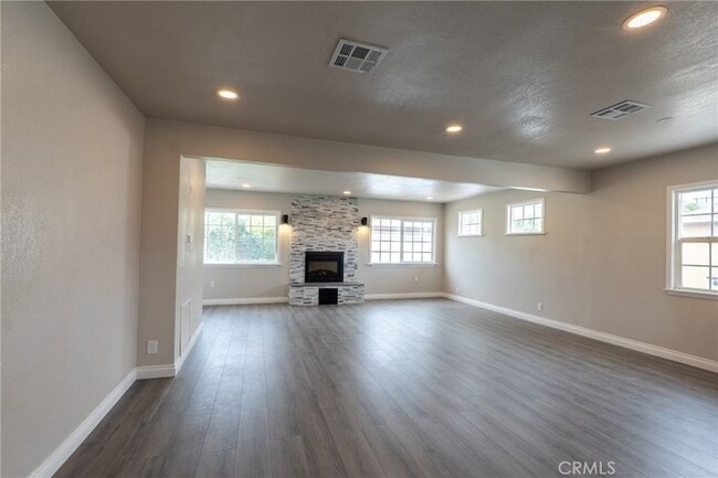 Building Photo - 14043 Mystic St