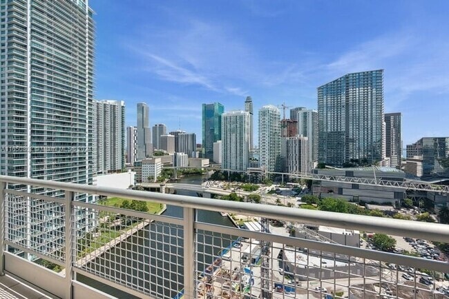 Building Photo - 690 SW 1st Ct