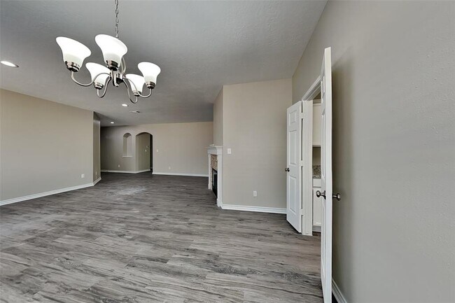 Foto del edificio - 3831 Lauderwood Ln