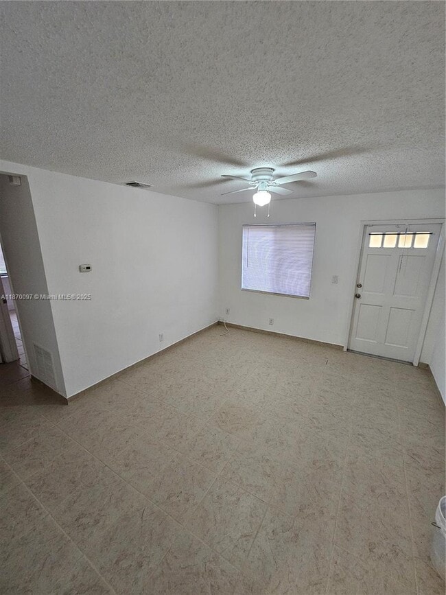 Foto del edificio - 2245 Freedom St