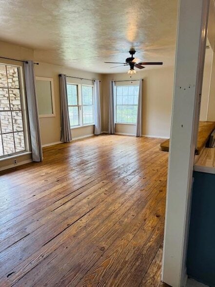Foto del edificio - 2705 Sherwood Ln