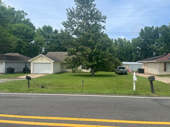 Building Photo - Nice 3 Br. 2 Bath home in Ward