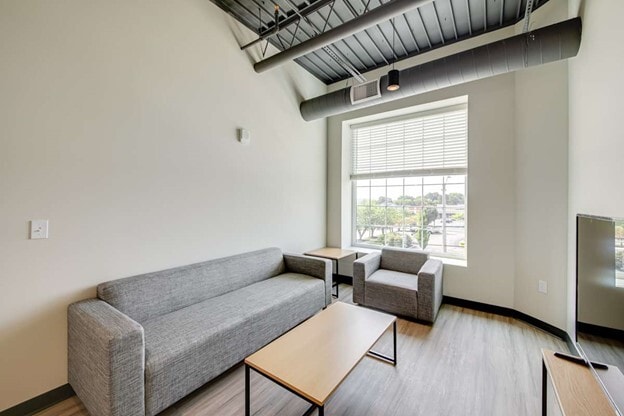 Building Photo - Lofton