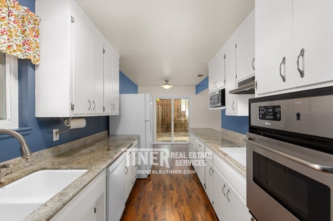 Building Photo - 3960 Annabelle Ave