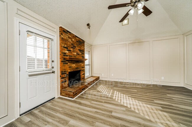 Building Photo - 2016 Verlaine Dr
